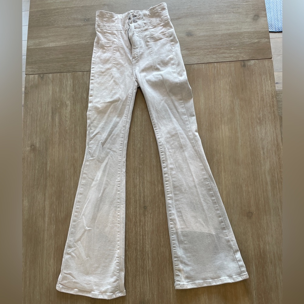 Jayde Flare Jeans in the color Grey